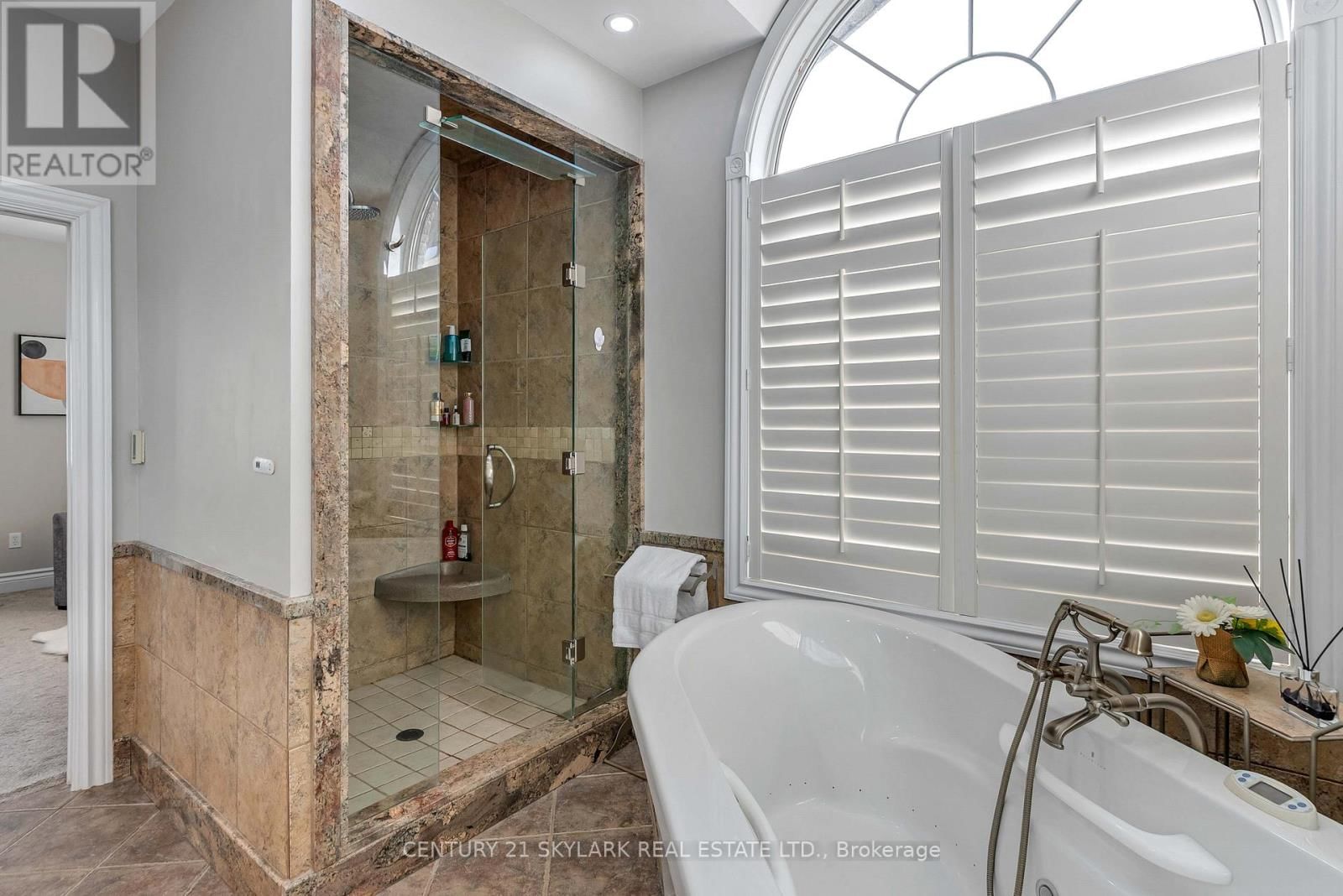 18200 MOUNTAINVIEW ROAD Image 36