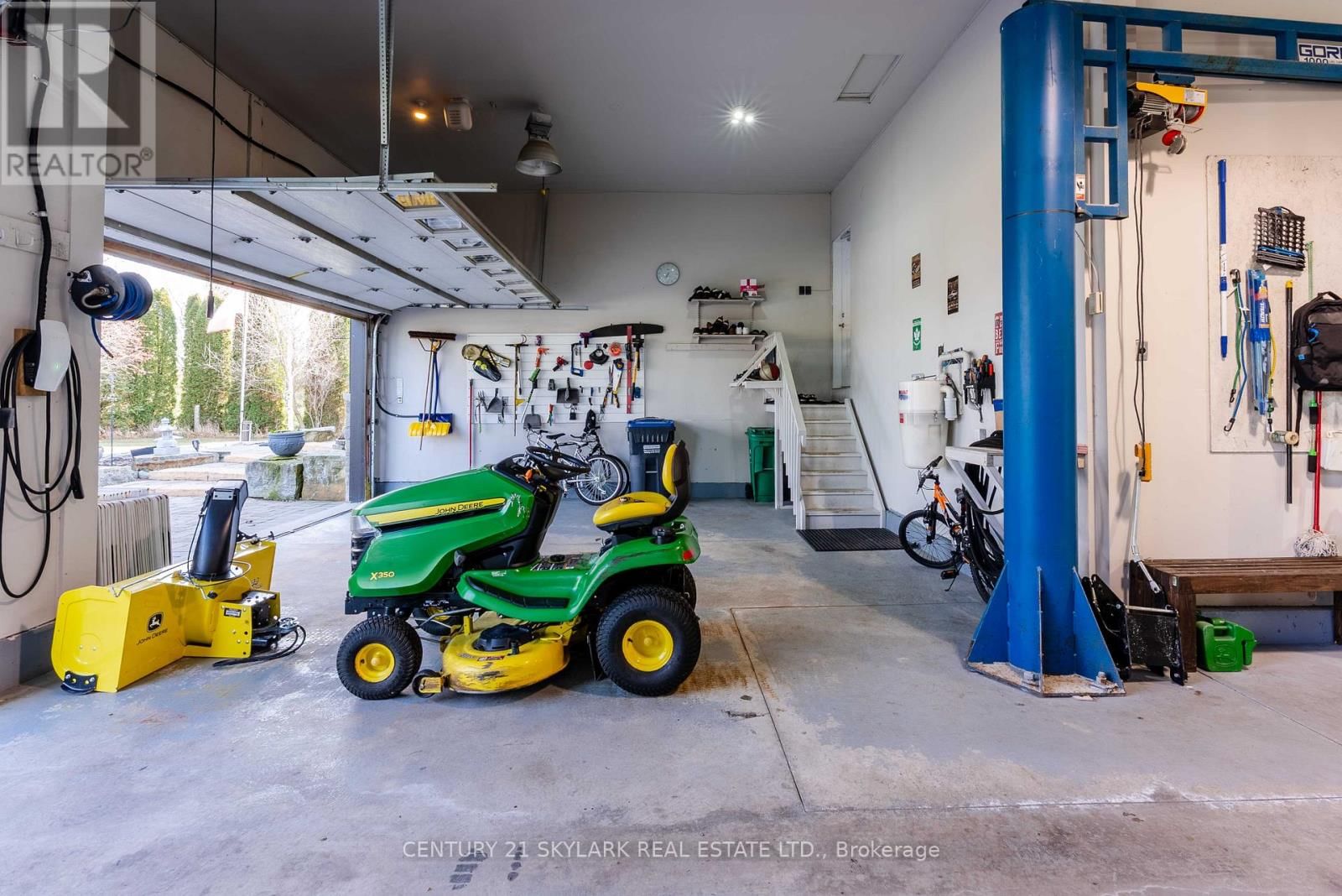 18200 MOUNTAINVIEW ROAD Image 44