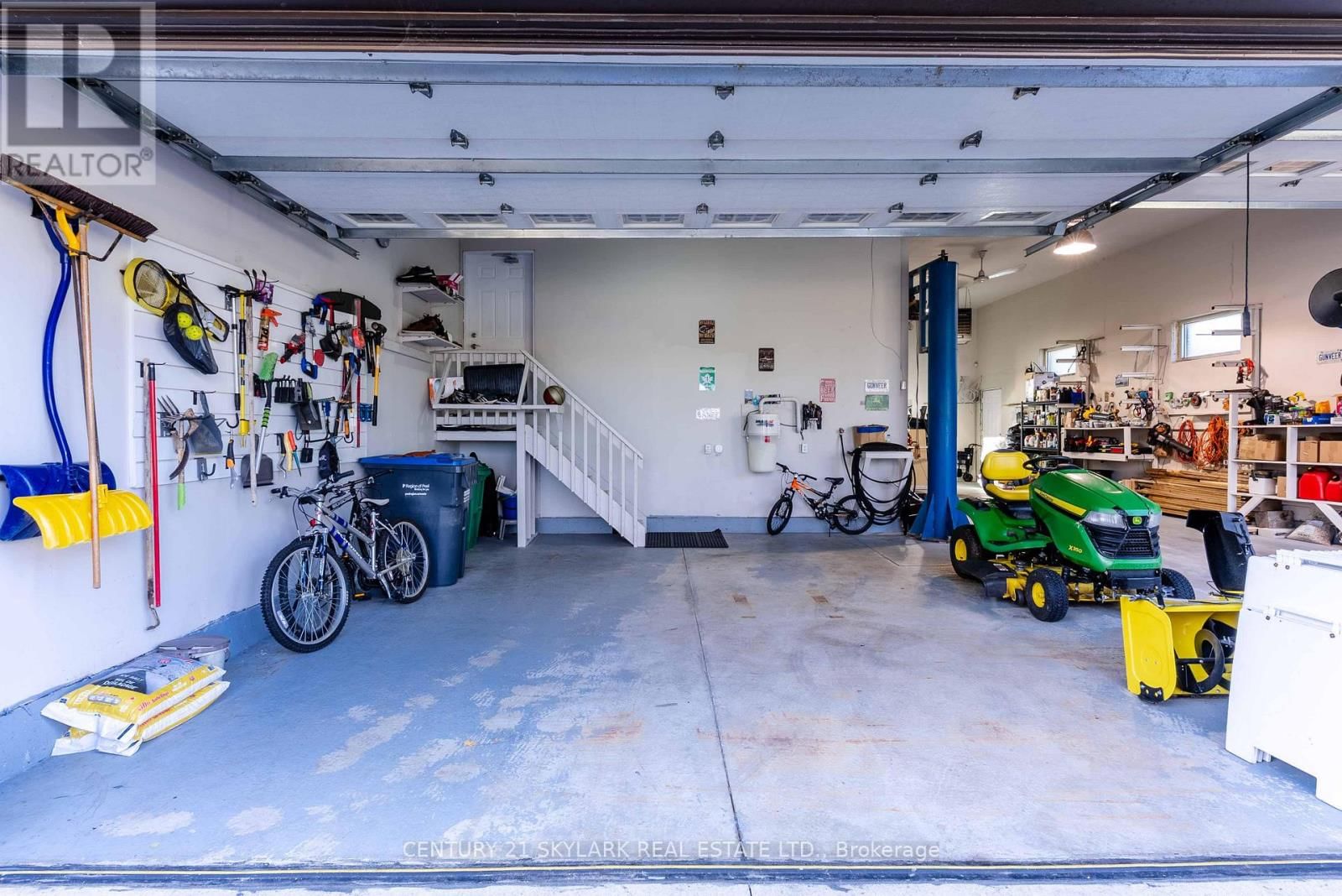 18200 MOUNTAINVIEW ROAD Image 45