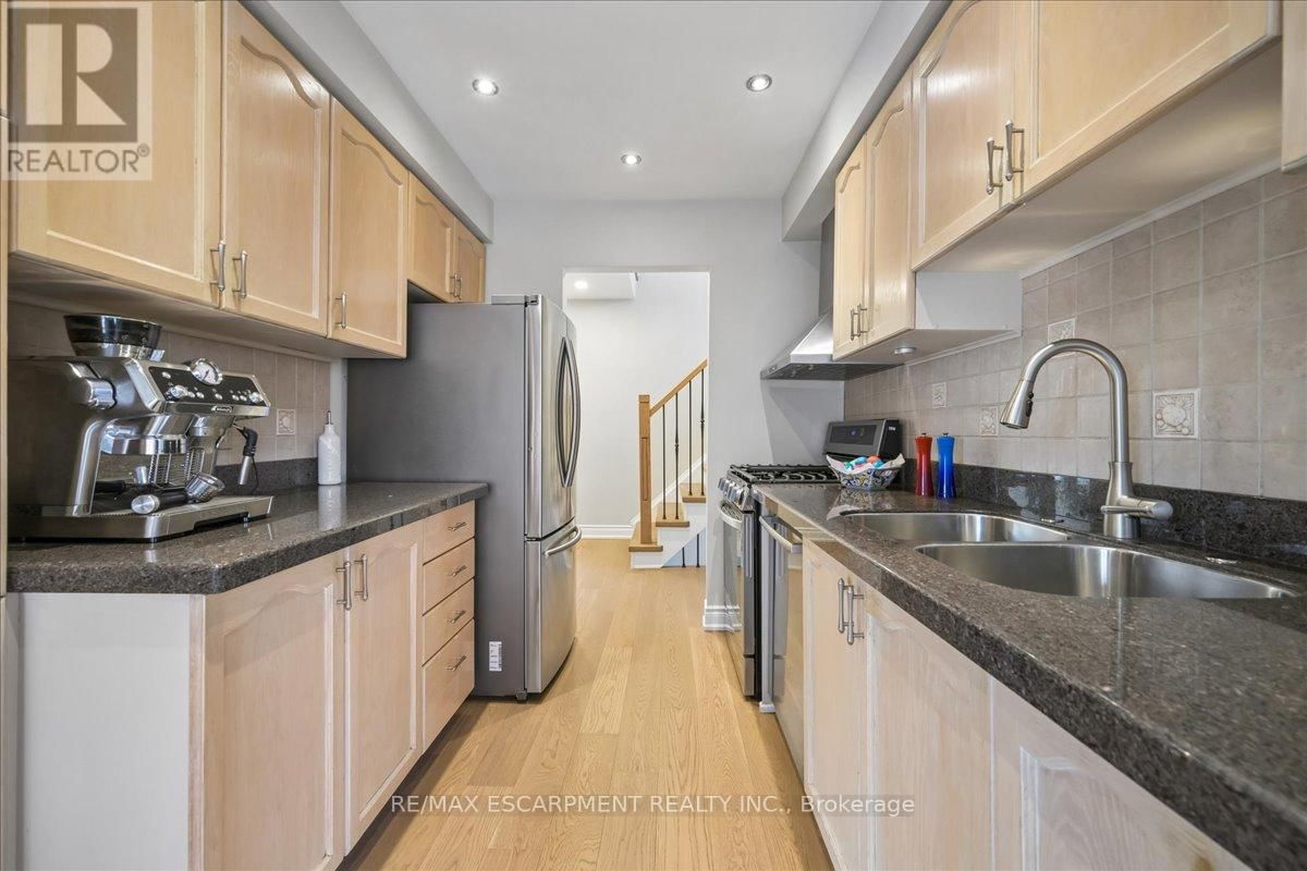 163 ROMAIN CRESCENT Image 16