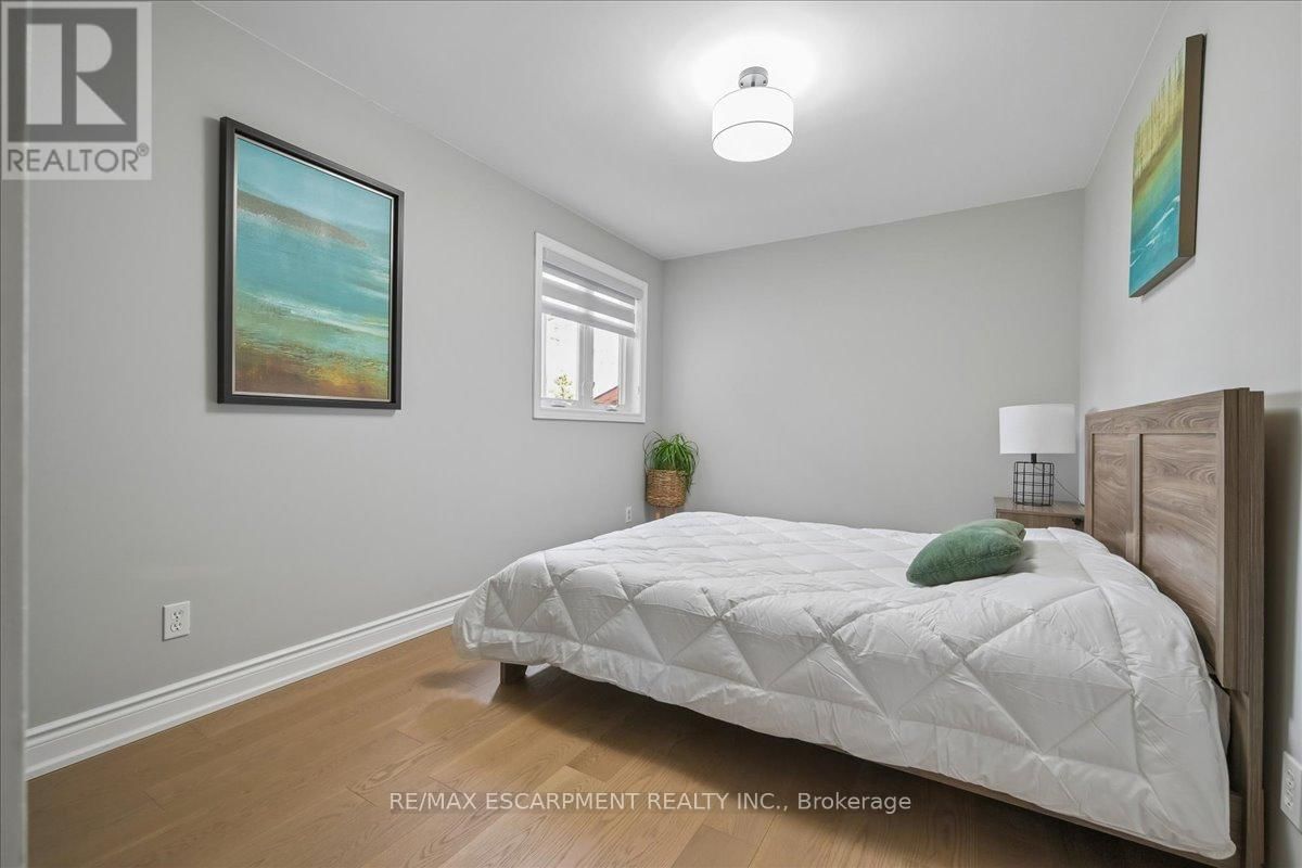 163 ROMAIN CRESCENT Image 29