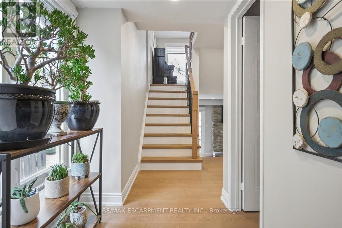 163 ROMAIN CRESCENT Image 8