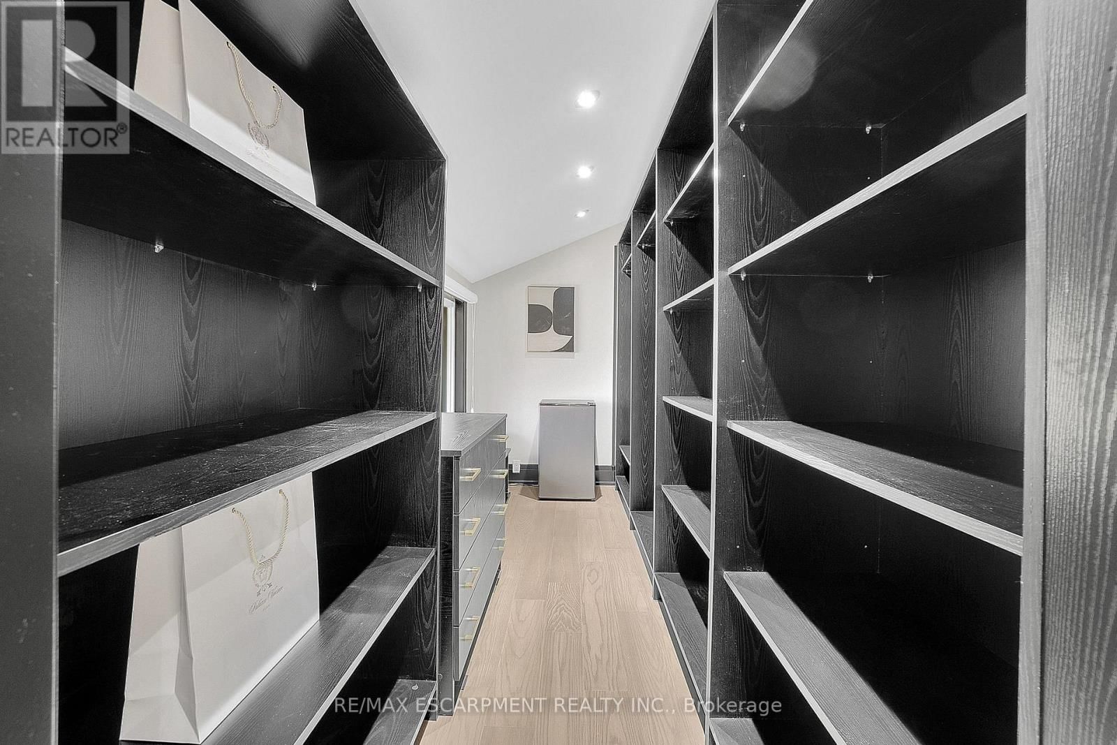 1915 DELANEY DRIVE Image 23