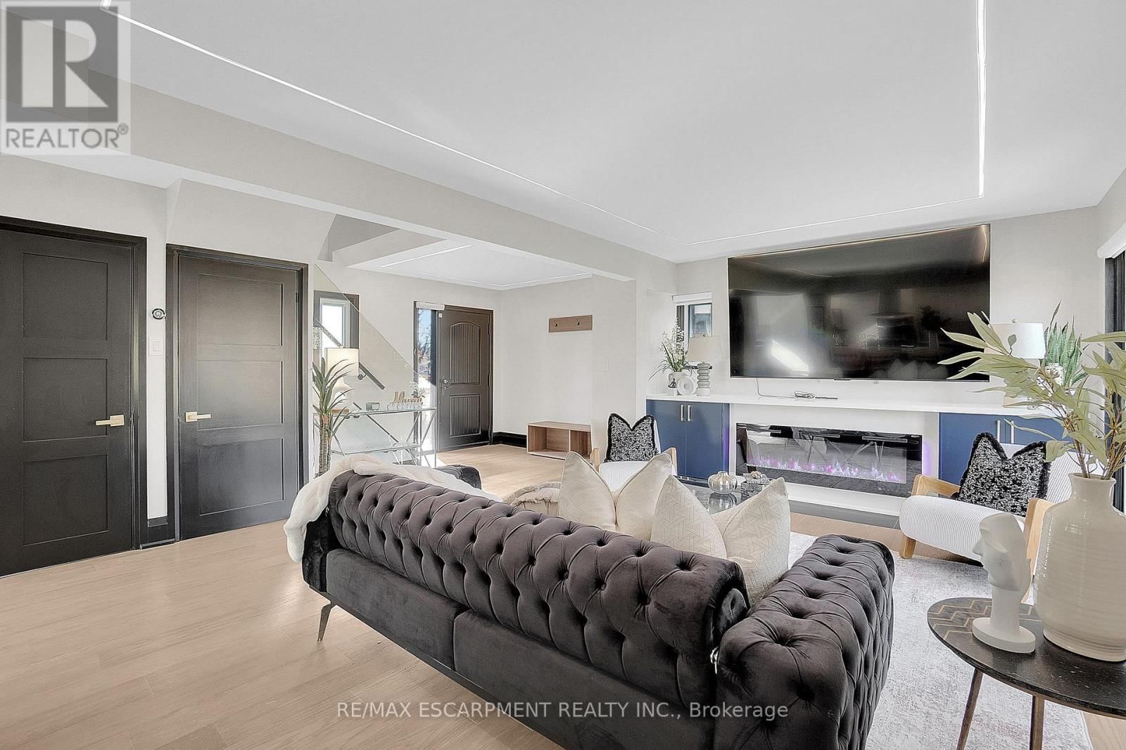 1915 DELANEY DRIVE Image 6