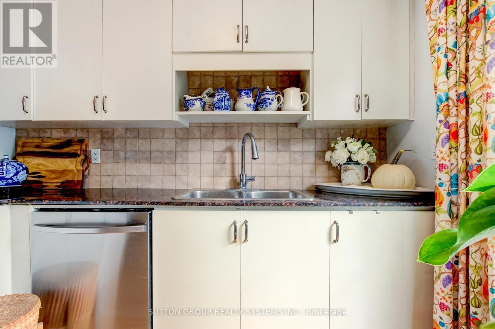 85 - 119b THE QUEENSWAY Image 19