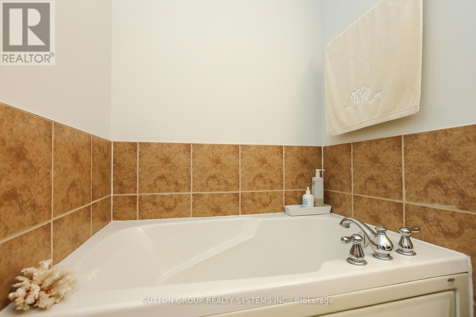 85 - 119b THE QUEENSWAY Image 39