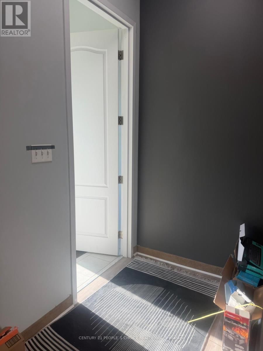 26 B - 5250 SATELLITE DRIVE Image 10