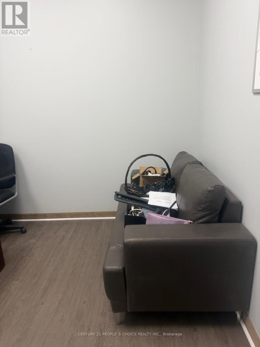 26 B - 5250 SATELLITE DRIVE Image 9