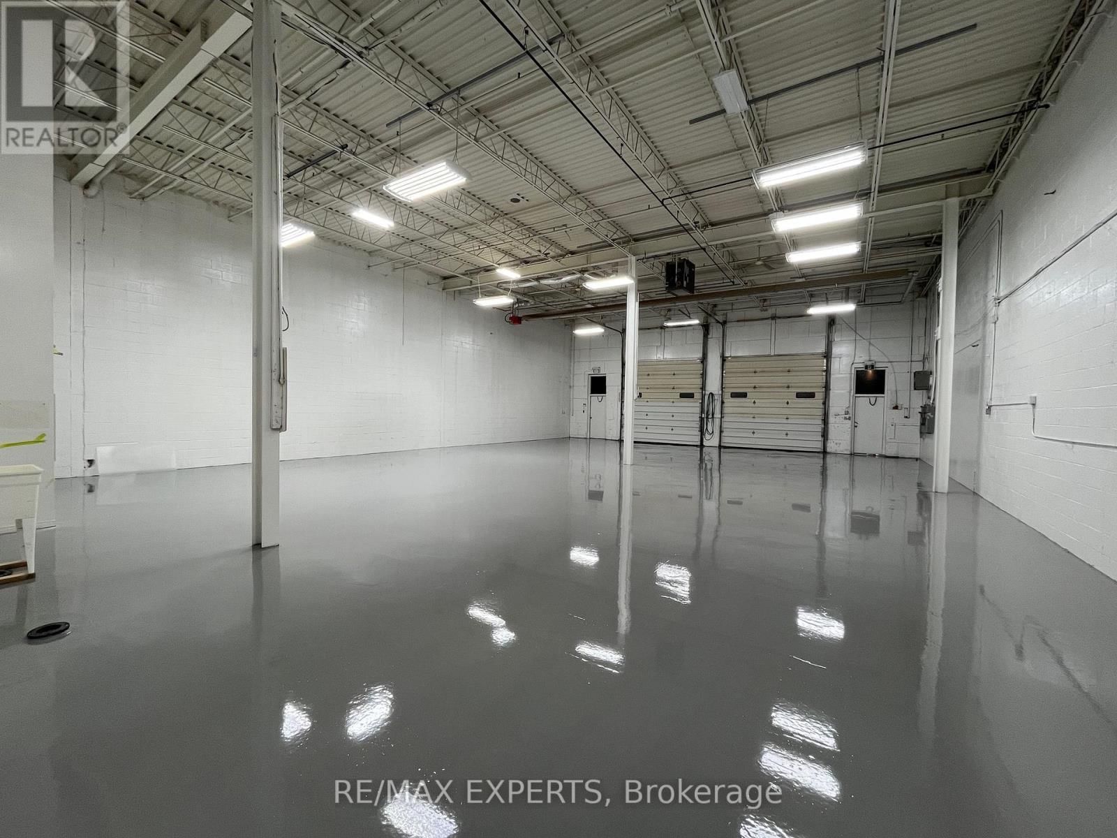 8-9 - 221 DEERHURST DRIVE Image 2