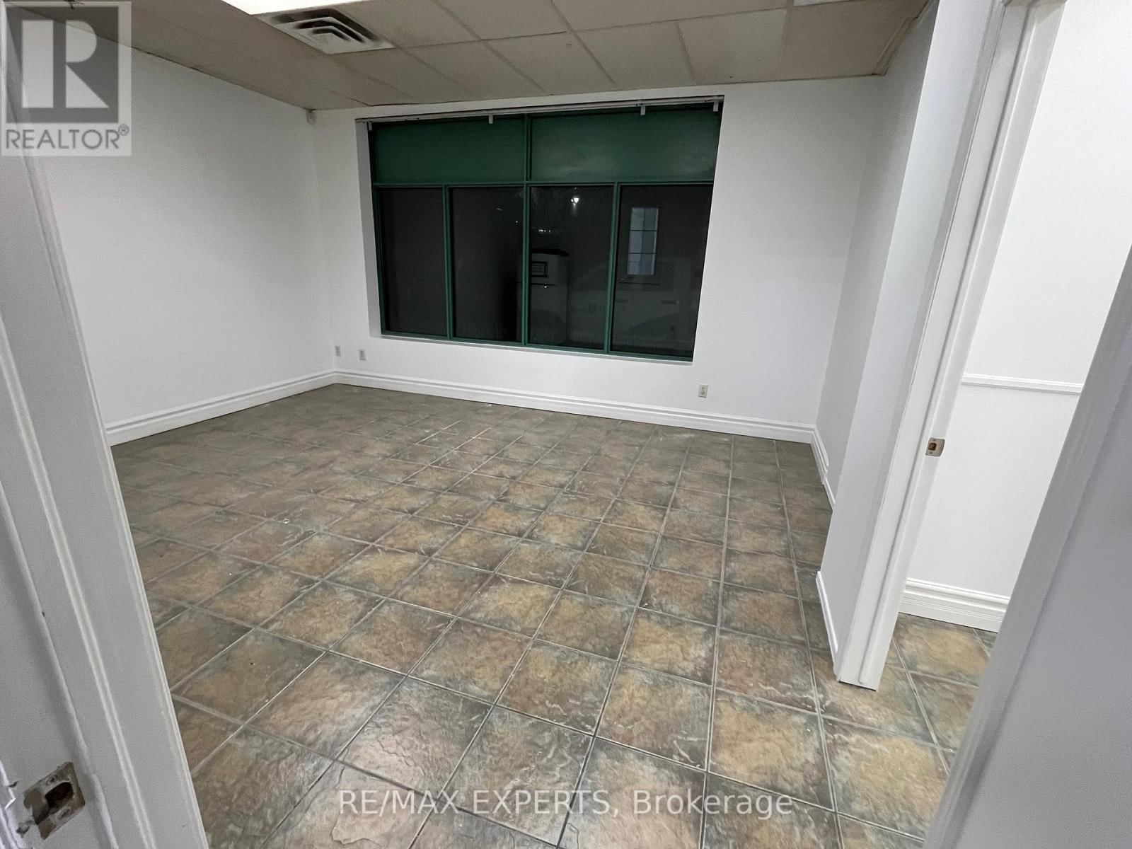 8-9 - 221 DEERHURST DRIVE Image 5