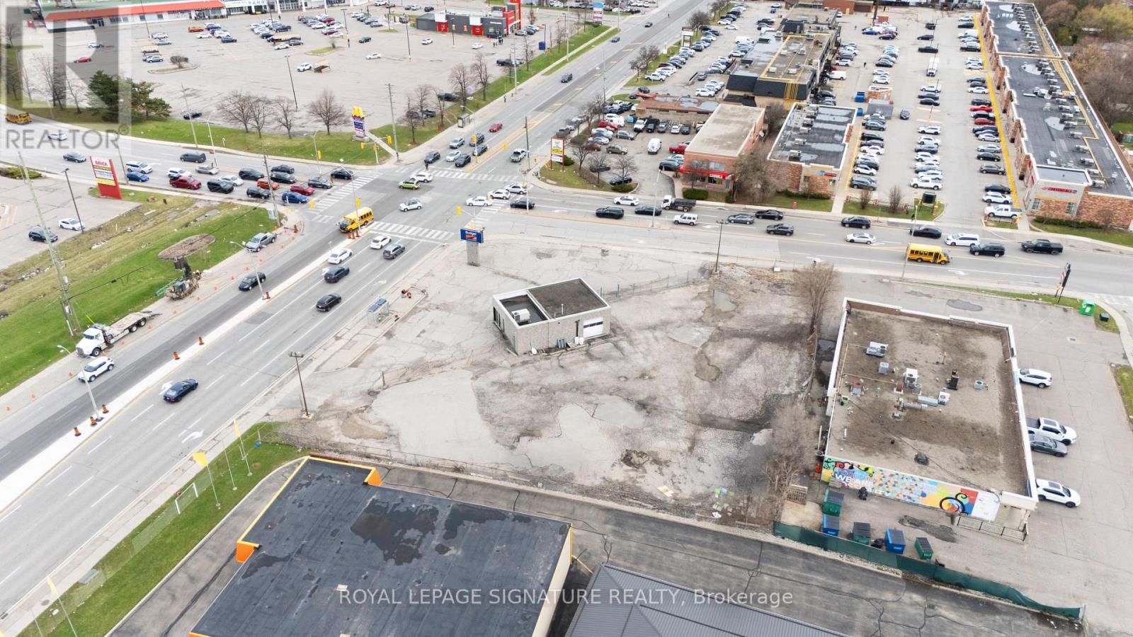 73 KENNEDY ROAD SOUTH Image 1