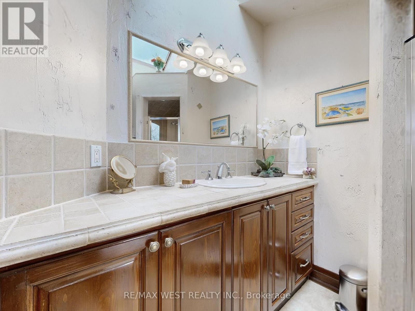 69 MAYFIELD AVENUE Image 24