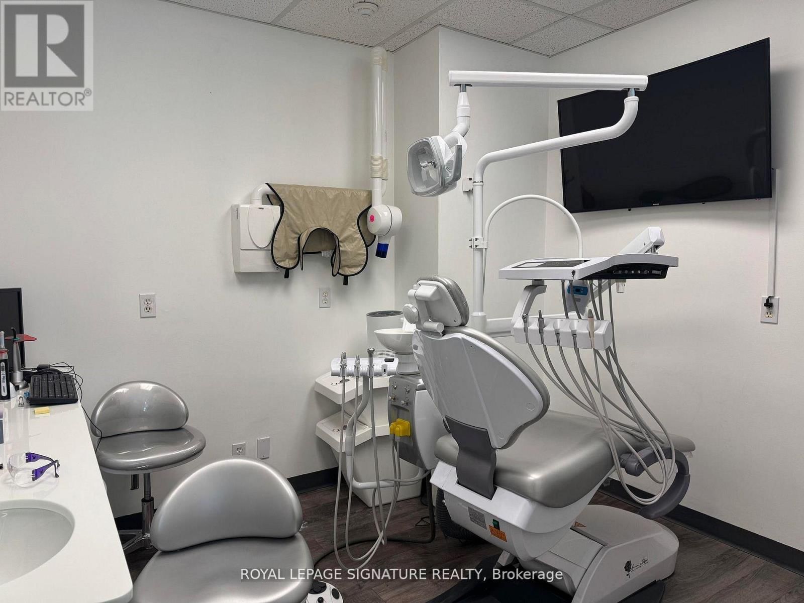 Unit 405 - 71 KING STREET WEST Image 5