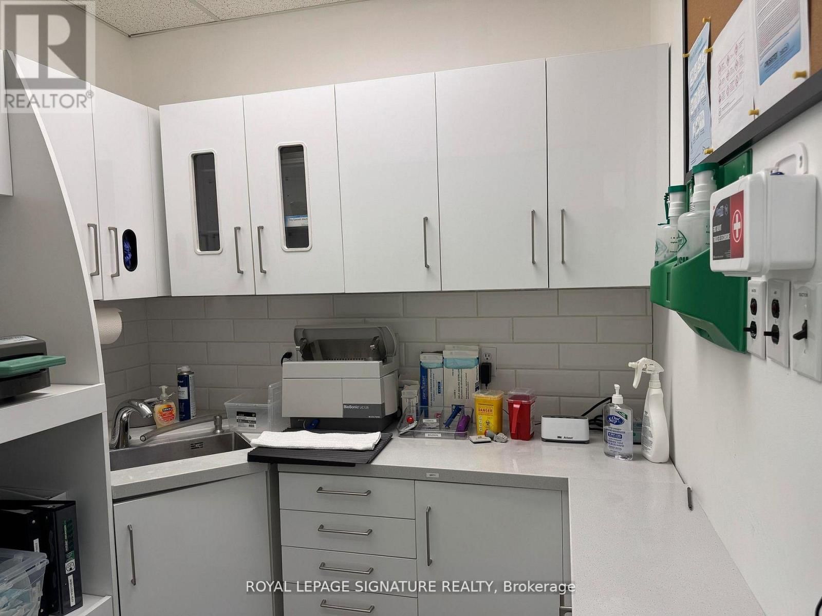 Unit 405 - 71 KING STREET WEST Image 9