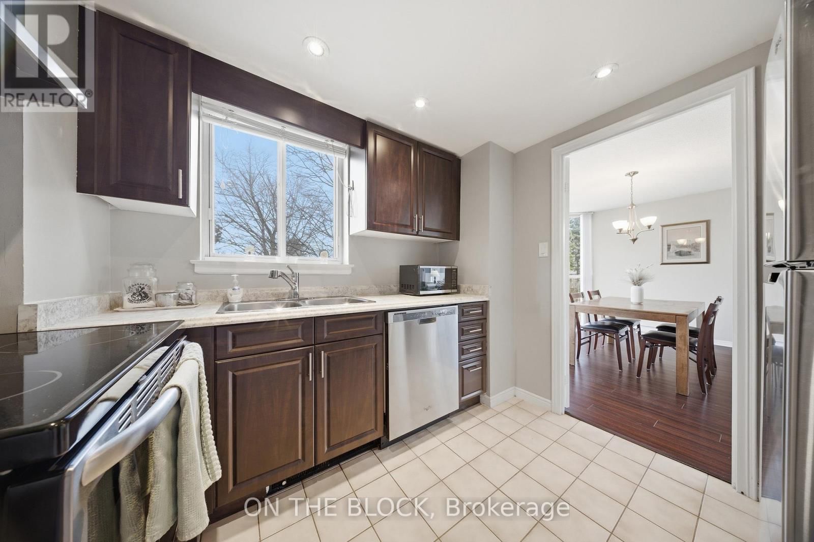 203 - 880 DUNDAS STREET WEST Image 12