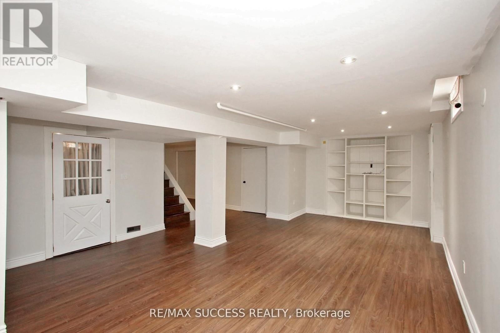 6643 MOCKINGBIRD LANE Image 34