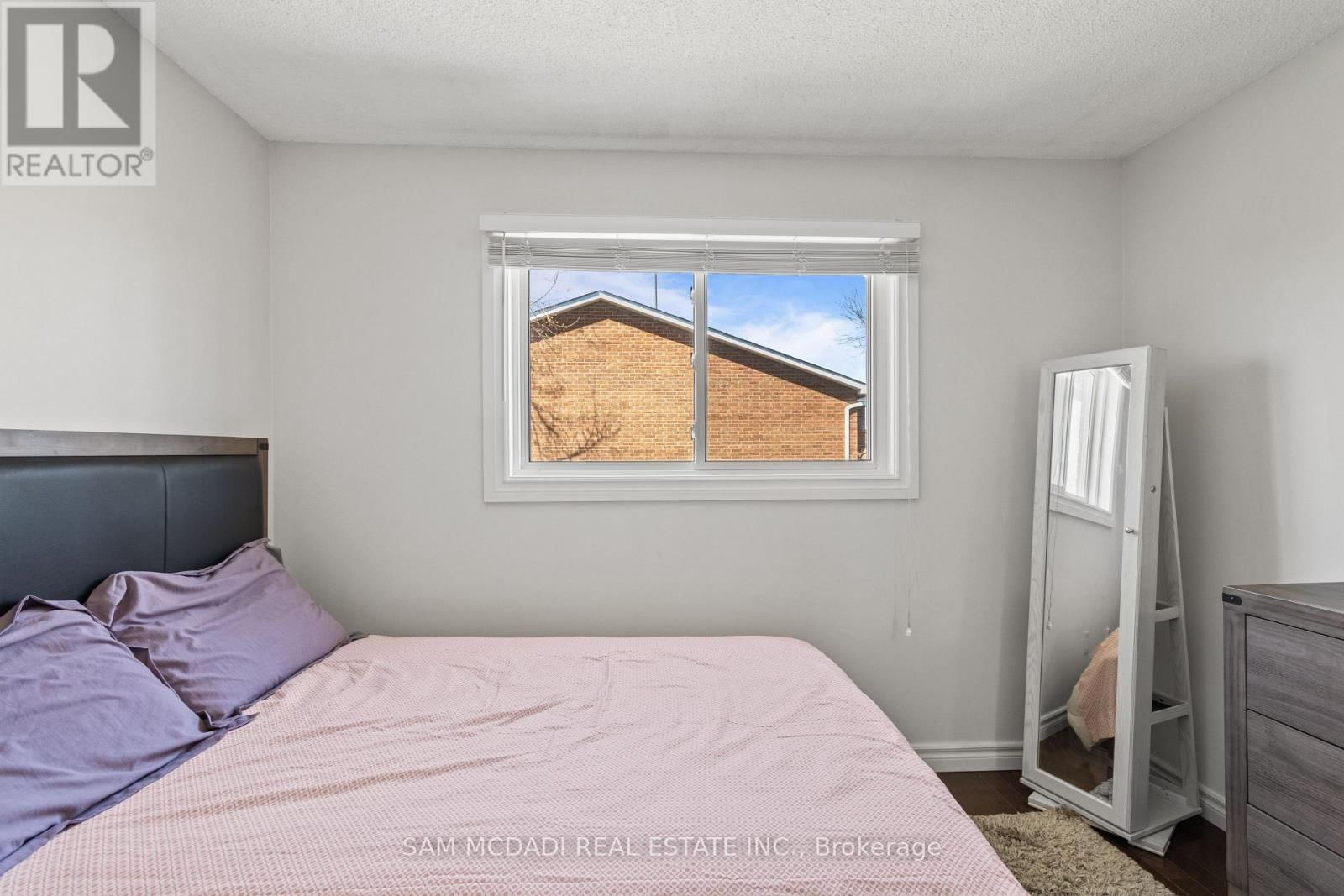 6282 CAMGREEN CIRCLE Image 28