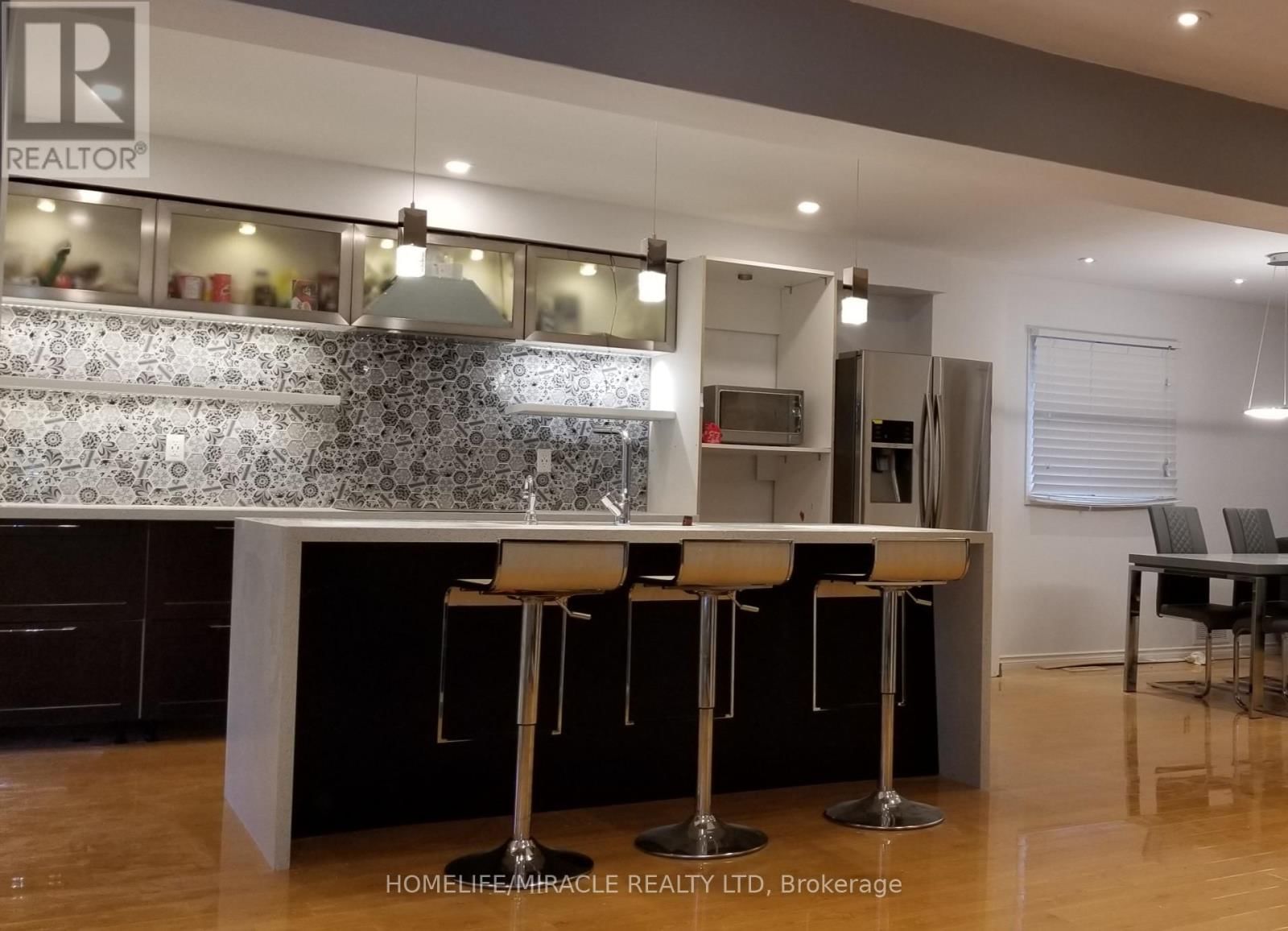 487 WALLENBERG CRESCENT Image 7