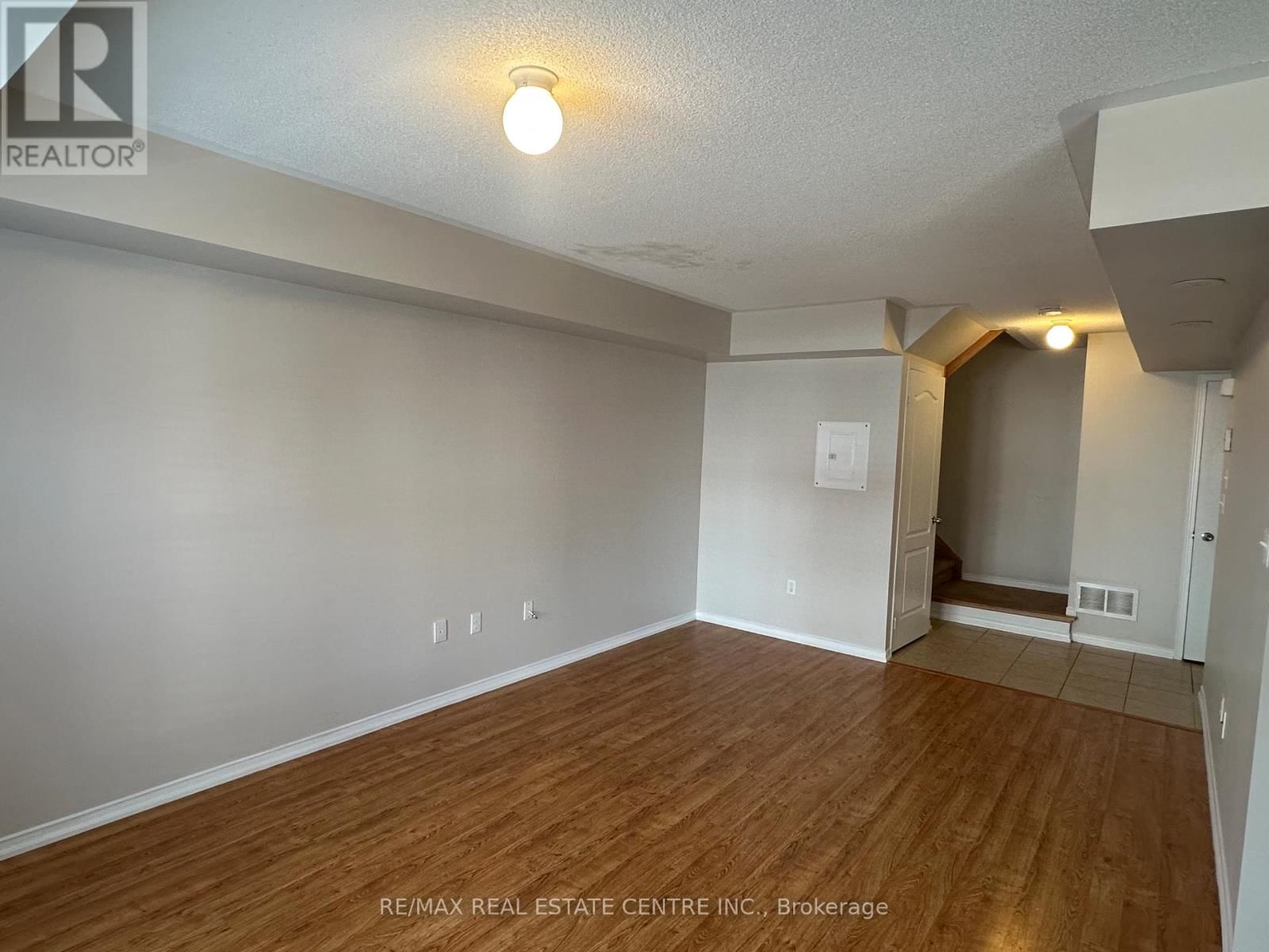 6 - 2476 POST ROAD Image 3