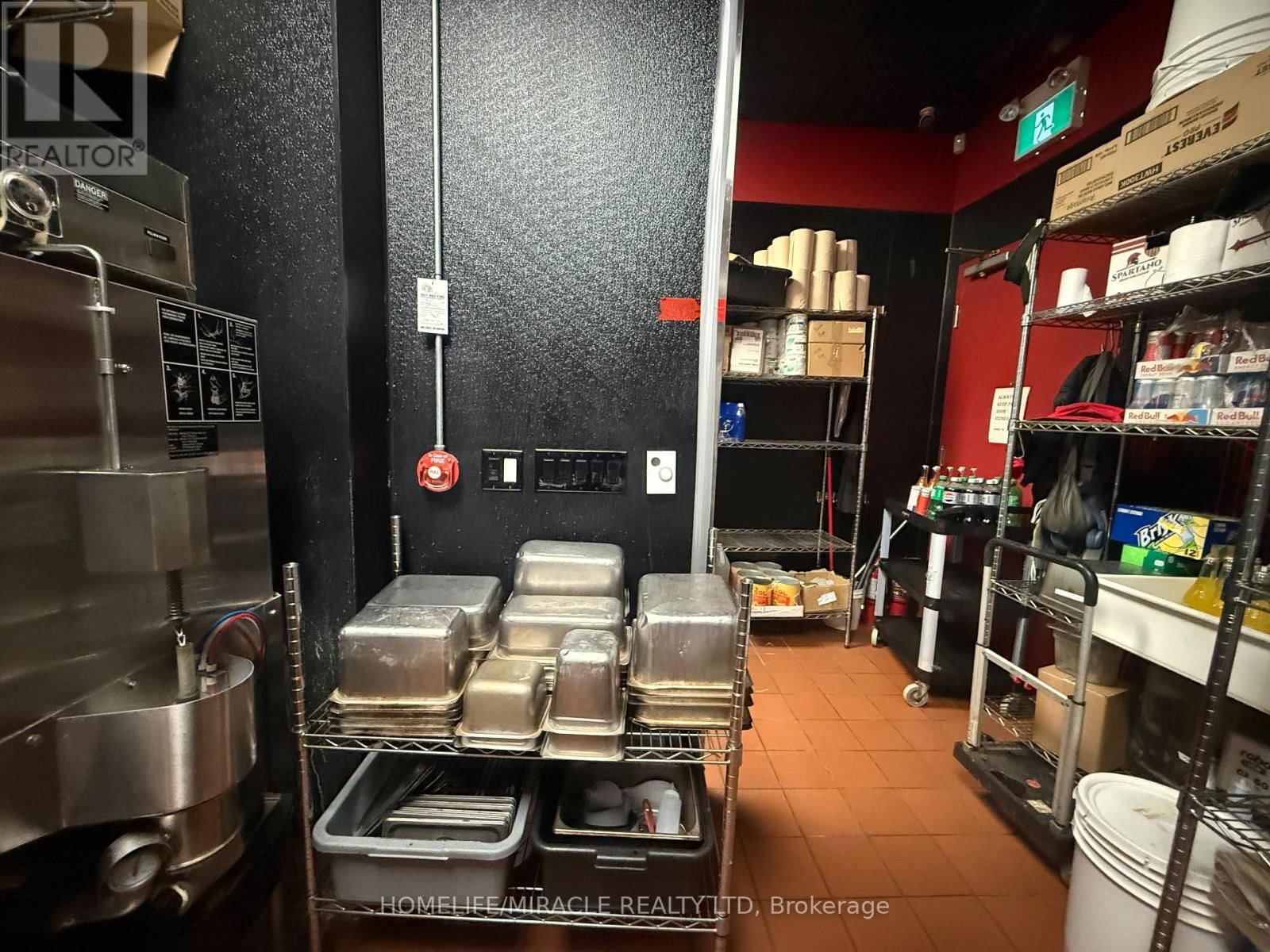 80 - 95 THE POND ROAD Image 32