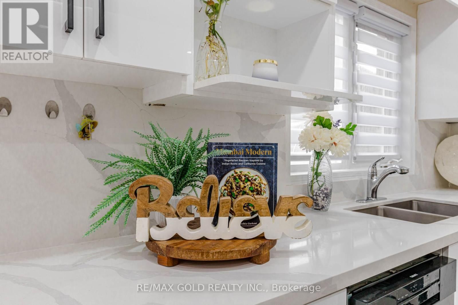 23 WILD INDIGO CRESCENT Image 19