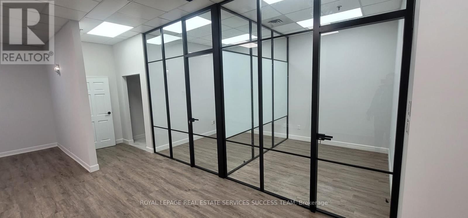 6 - 3075 RIDGEWAY DRIVE Image 11