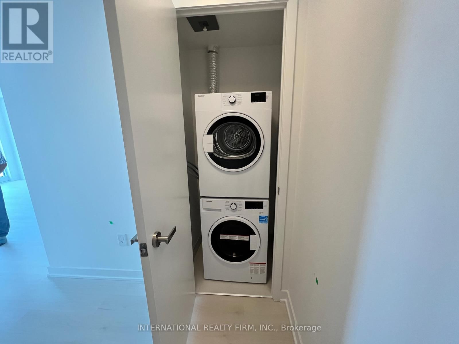 4002 - 3900 CONFEDERATION PARKWAY Image 10