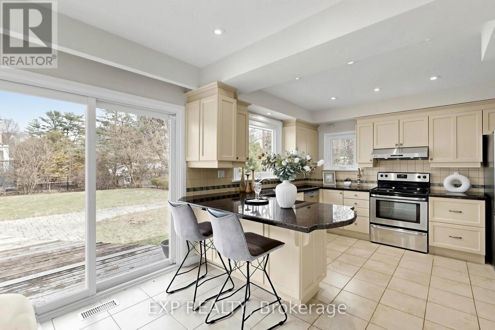 261 PINEHURST DRIVE Image 11