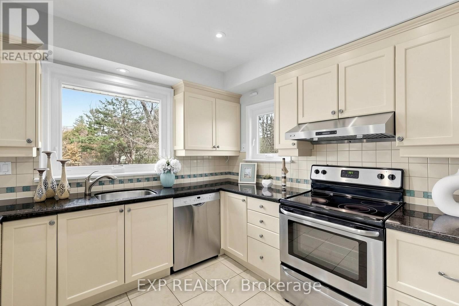 261 PINEHURST DRIVE Image 12