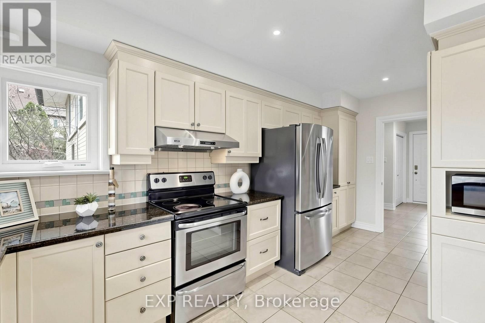 261 PINEHURST DRIVE Image 15