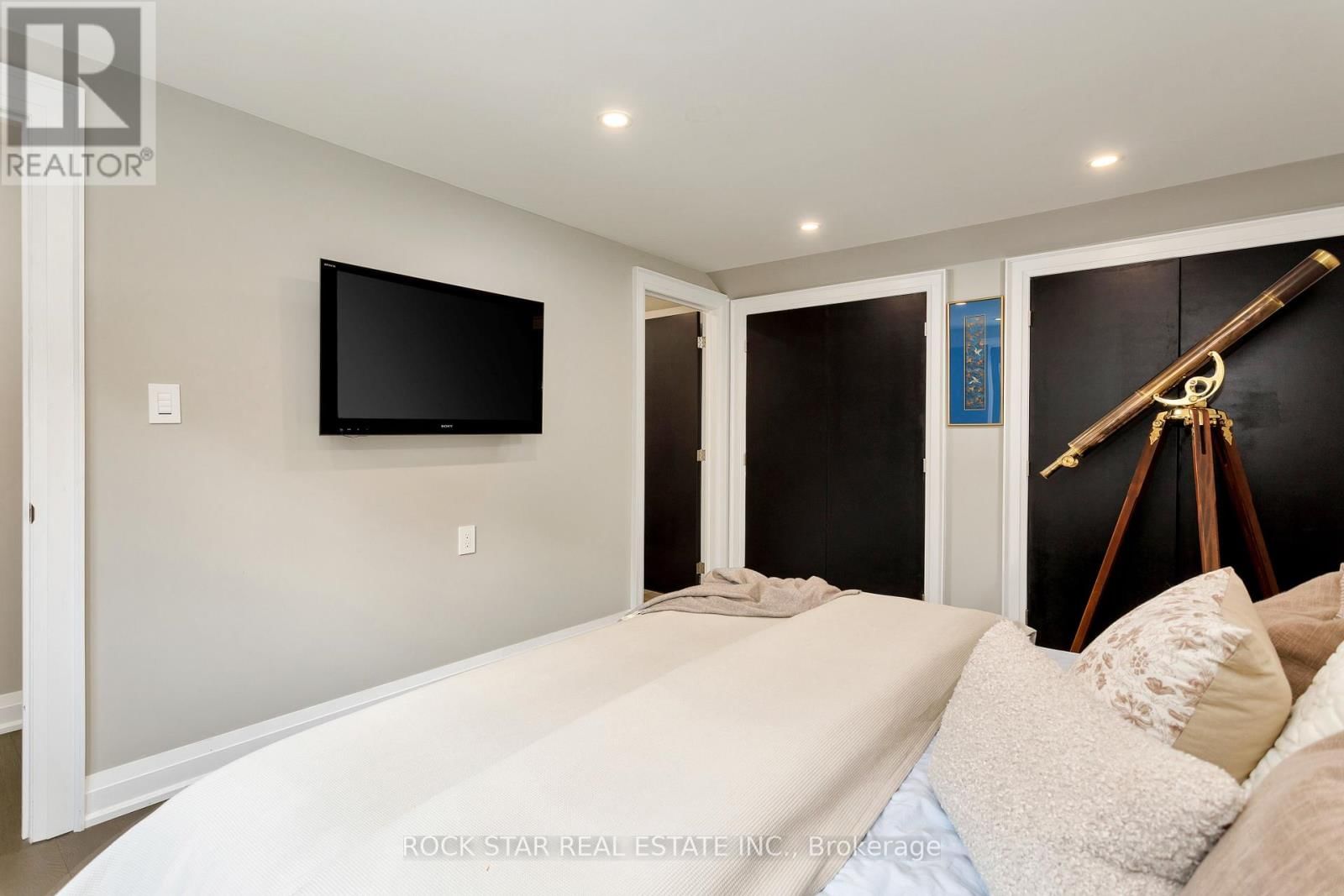 946 GLENWOOD AVENUE Image 31