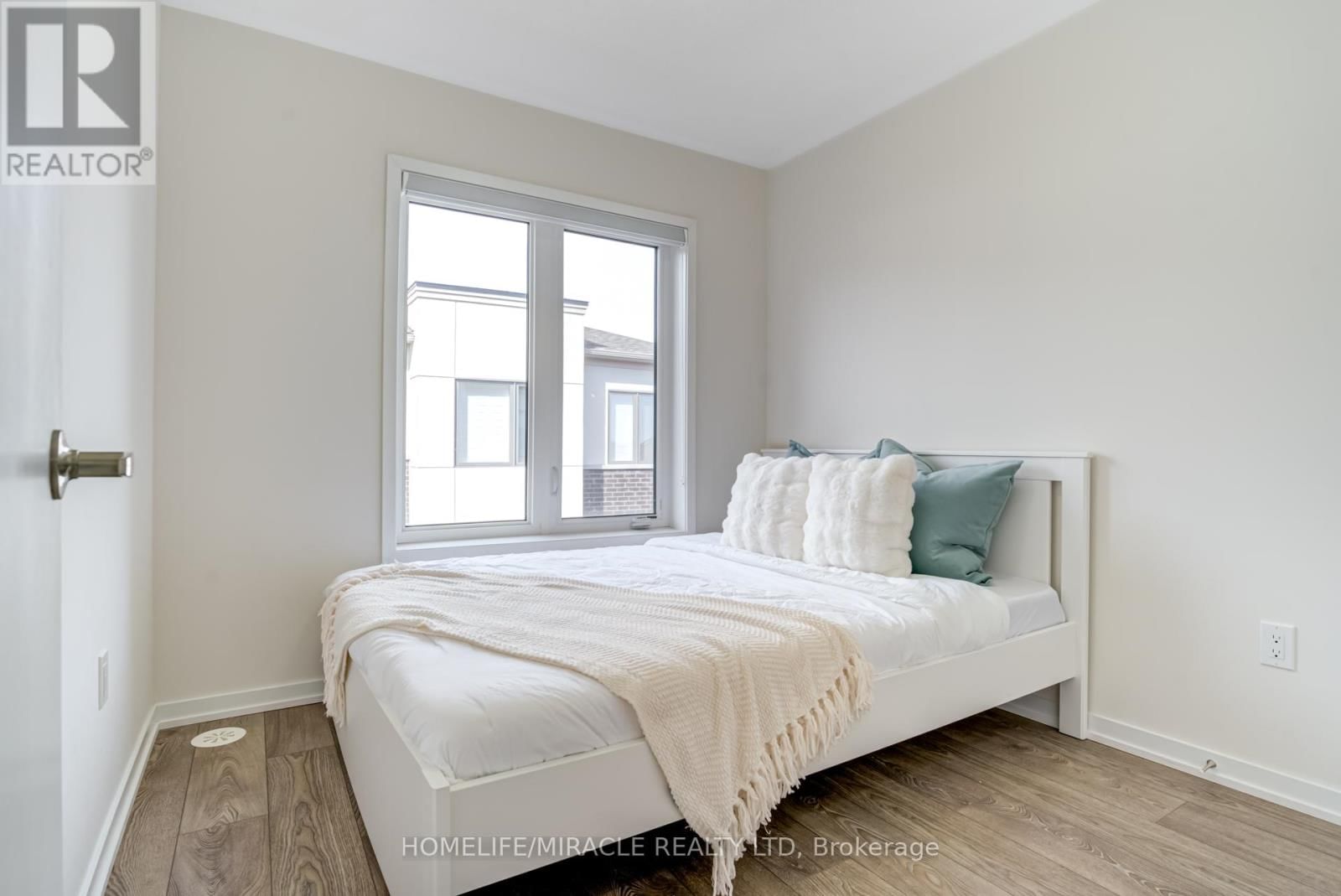 18 QUEENSLAND CRESCENT Image 30