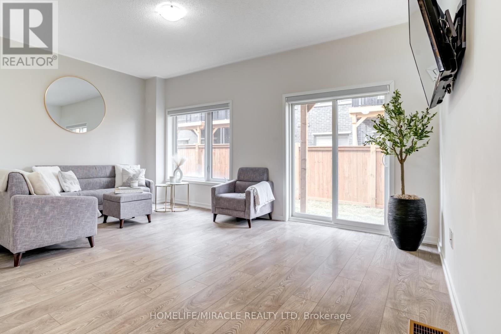 18 QUEENSLAND CRESCENT Image 35