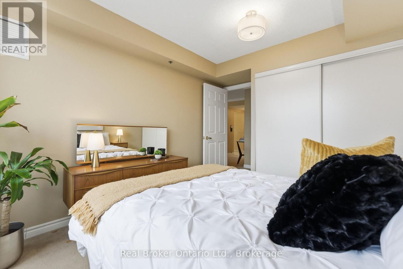 1217 - 100 BURLOAK DRIVE Image 19