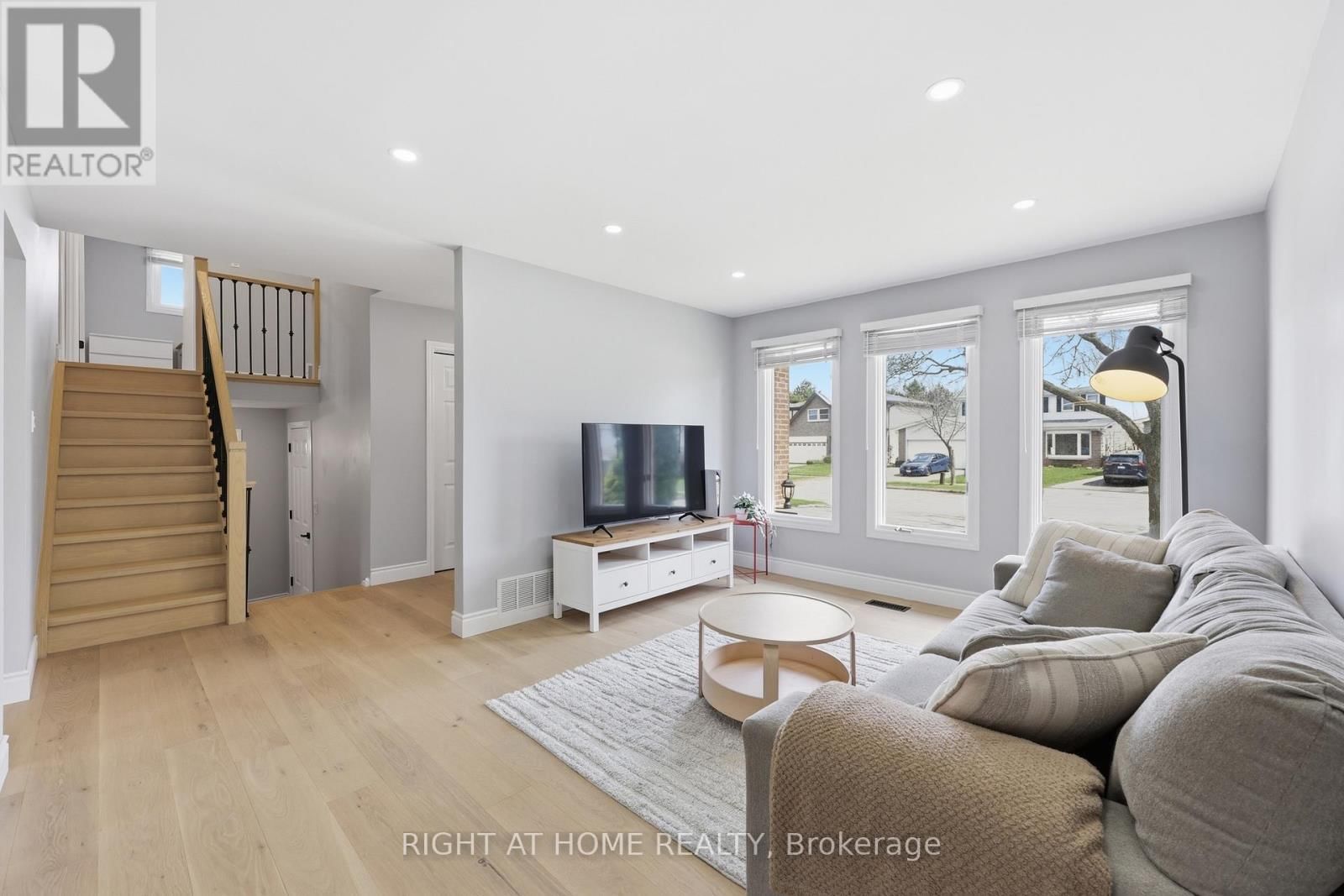 2458 CAVENDISH DRIVE Image 10