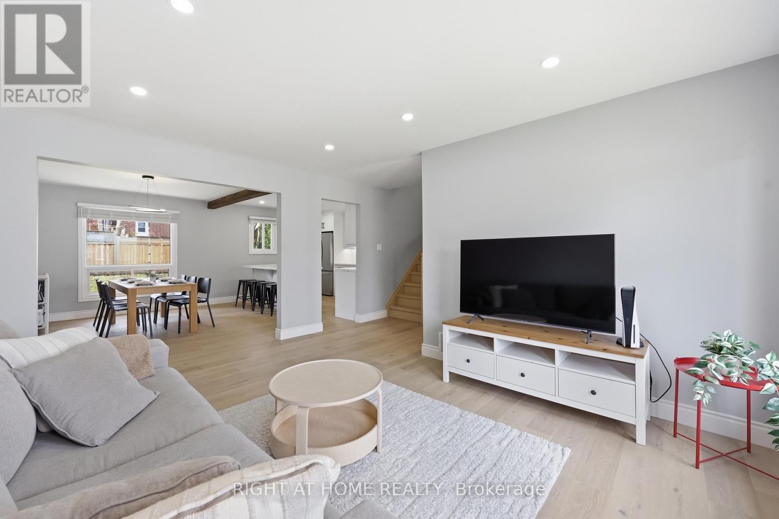 2458 CAVENDISH DRIVE Image 11