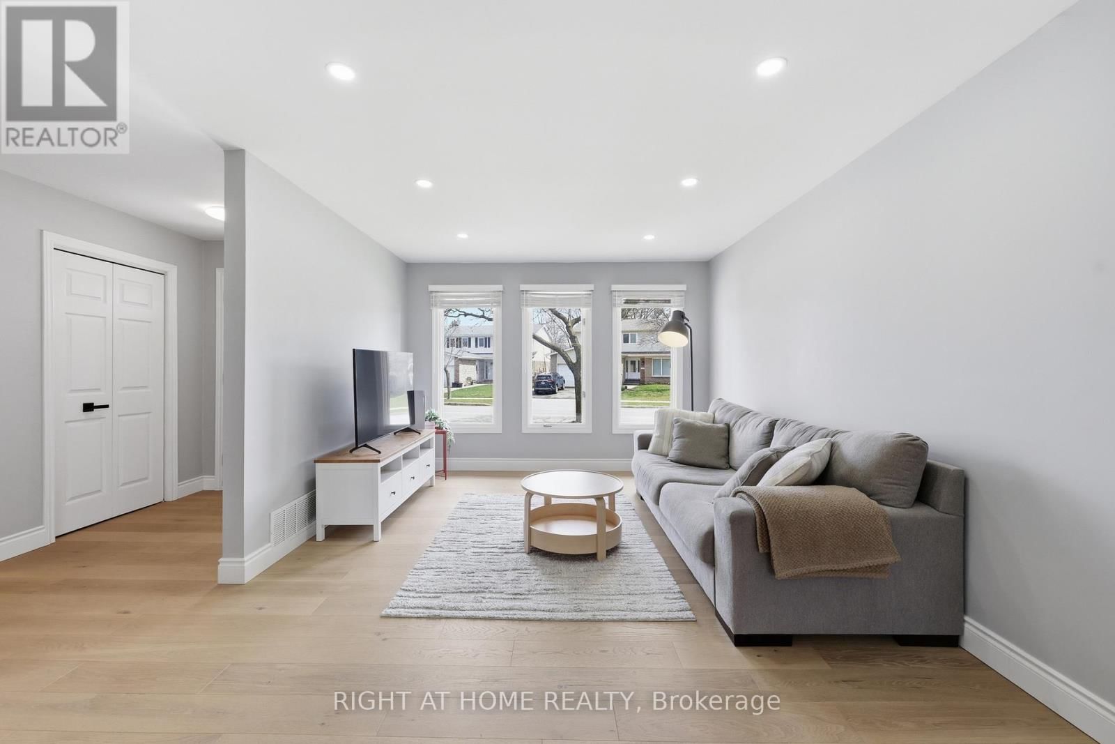 2458 CAVENDISH DRIVE Image 12