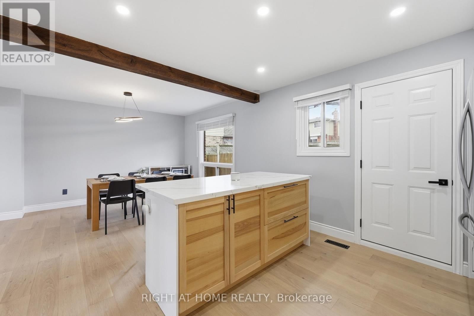 2458 CAVENDISH DRIVE Image 19