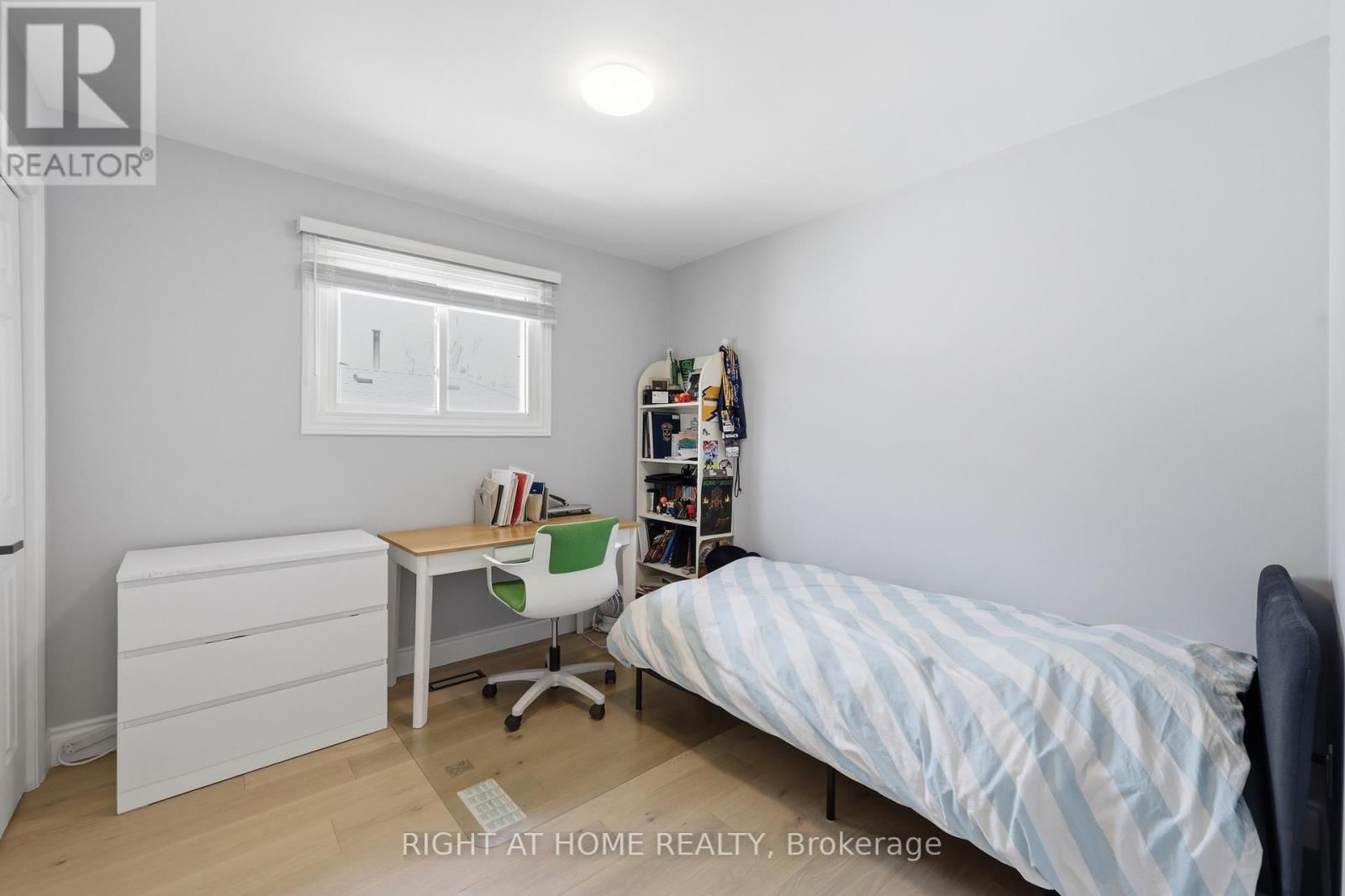 2458 CAVENDISH DRIVE Image 24