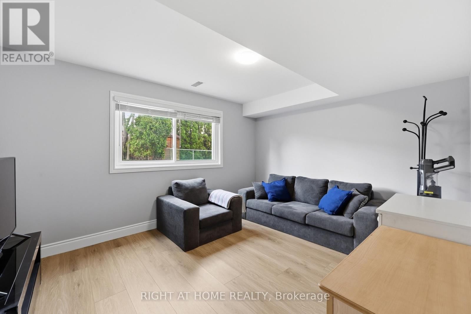 2458 CAVENDISH DRIVE Image 26