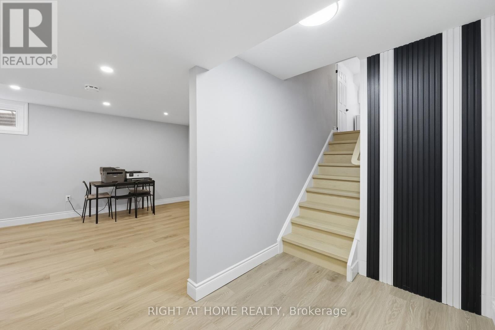 2458 CAVENDISH DRIVE Image 30