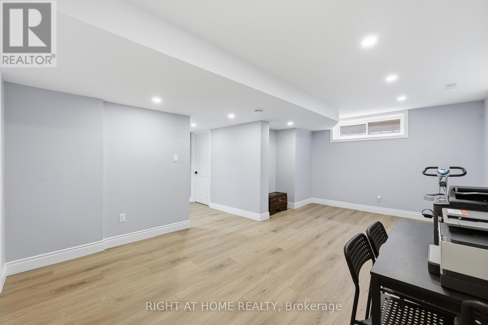 2458 CAVENDISH DRIVE Image 31