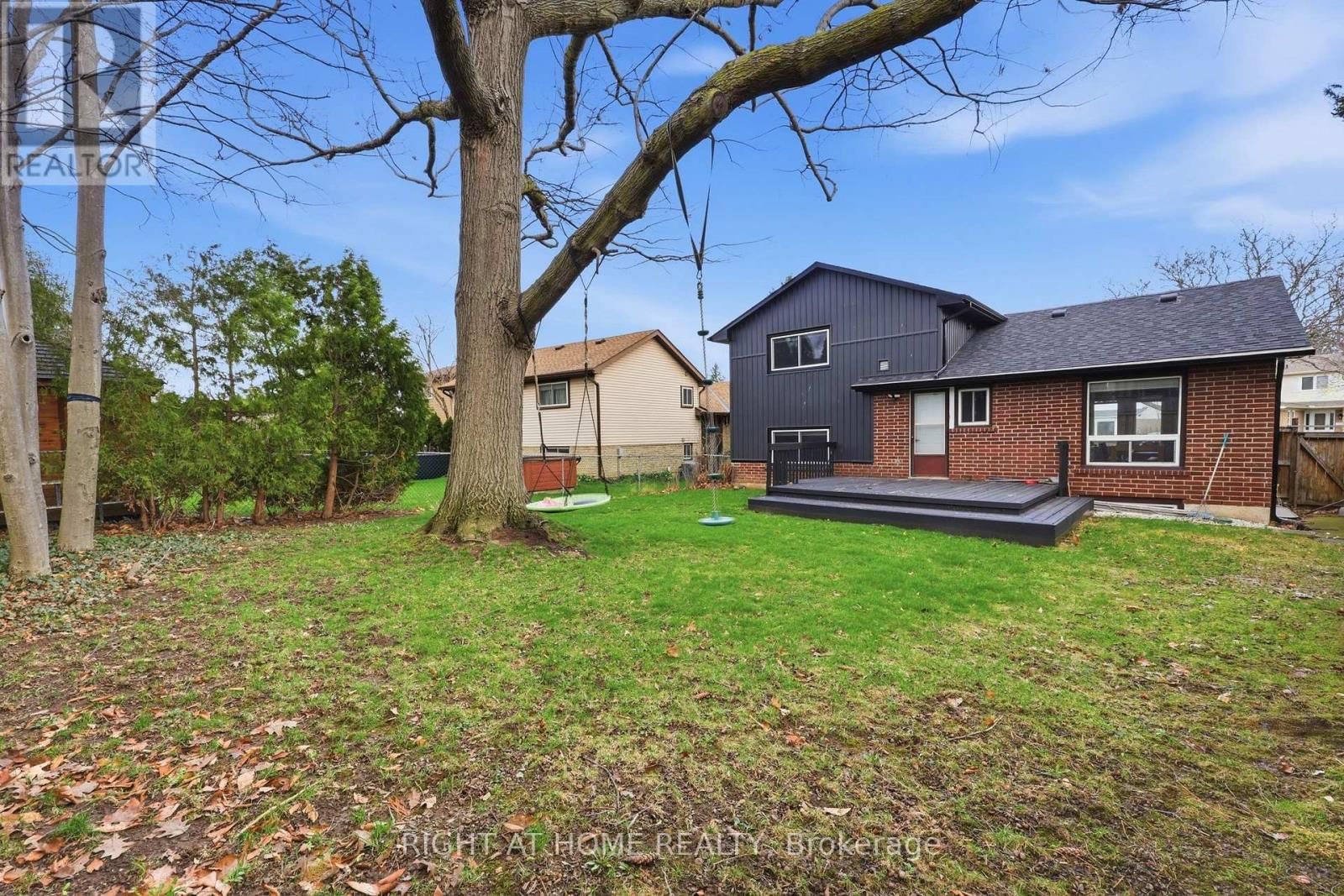 2458 CAVENDISH DRIVE Image 37