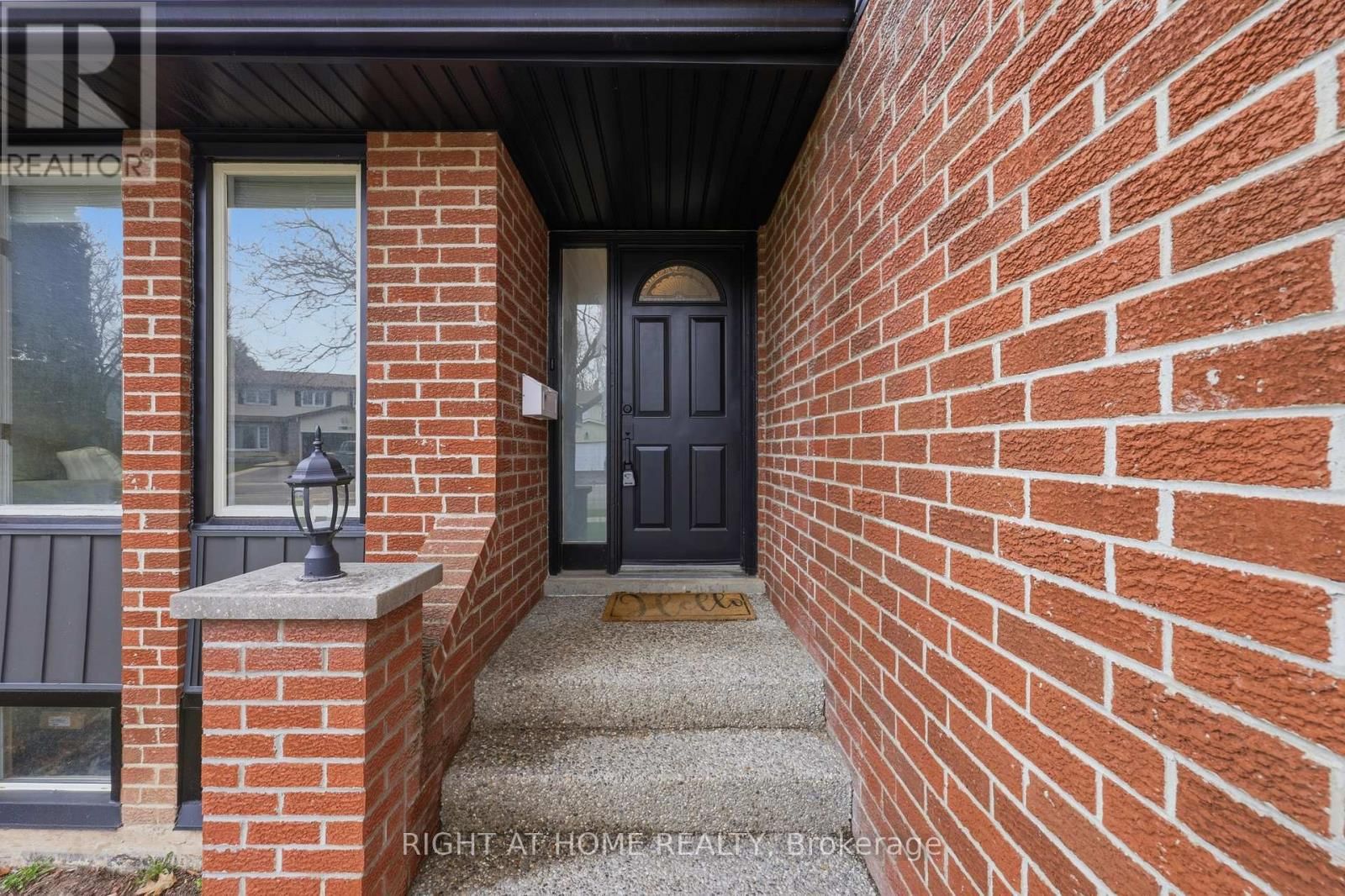 2458 CAVENDISH DRIVE Image 6