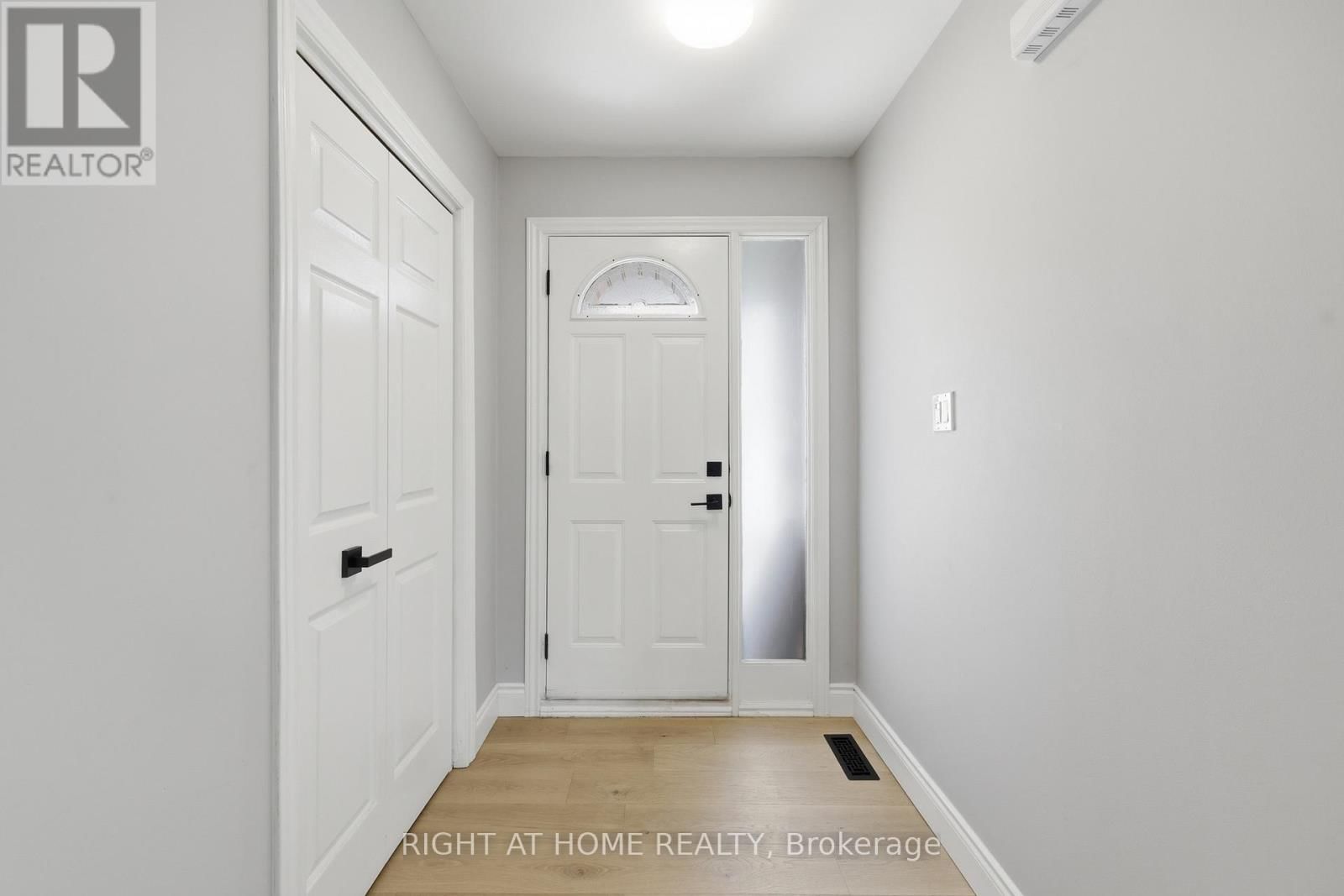 2458 CAVENDISH DRIVE Image 7