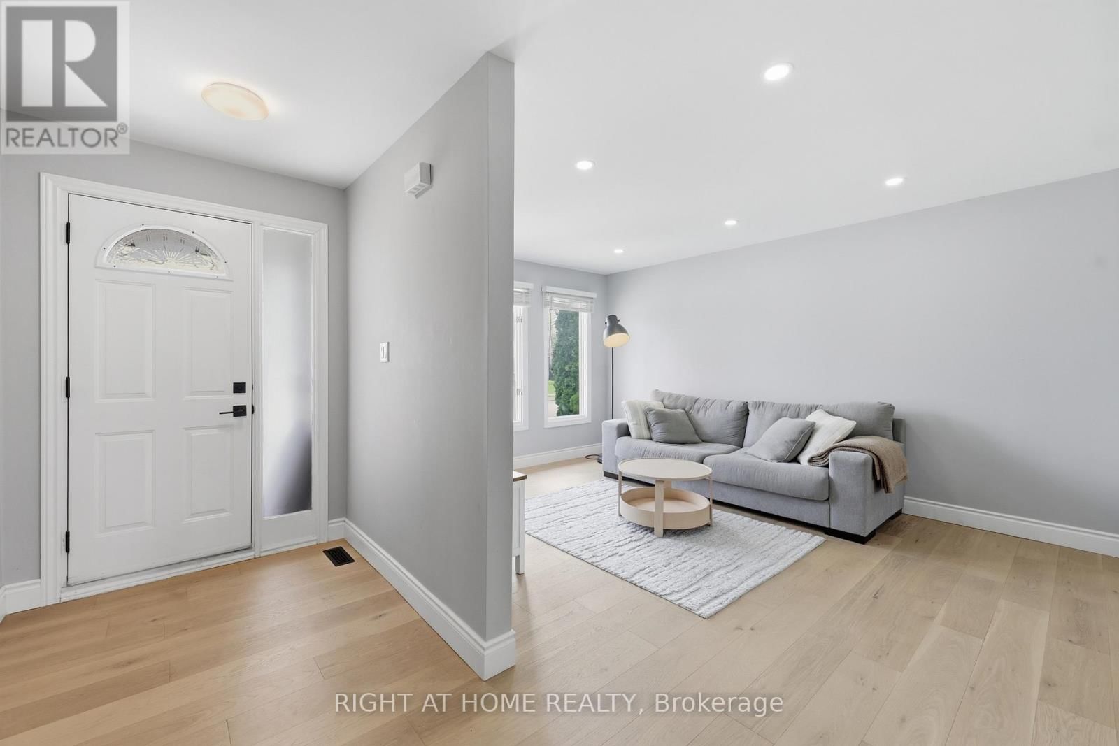 2458 CAVENDISH DRIVE Image 9