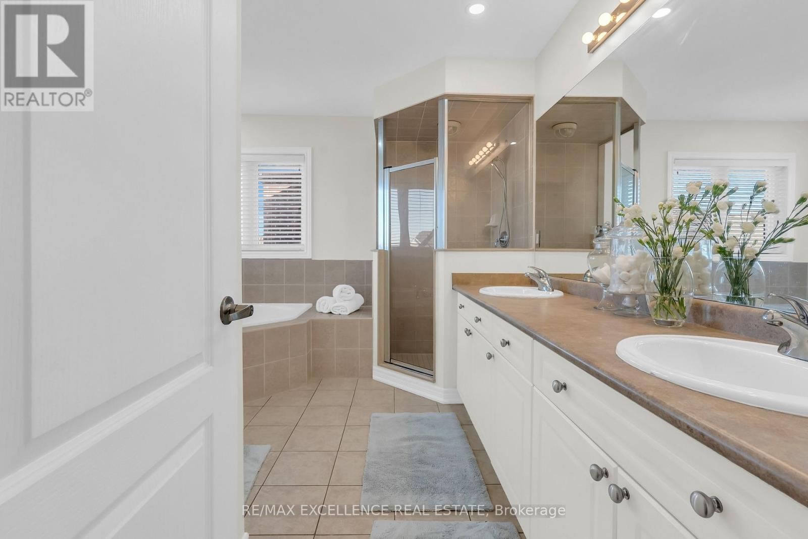 40 IMPERIAL LAKES DRIVE Image 26