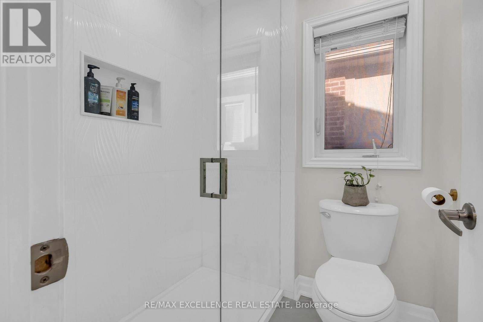 40 IMPERIAL LAKES DRIVE Image 32