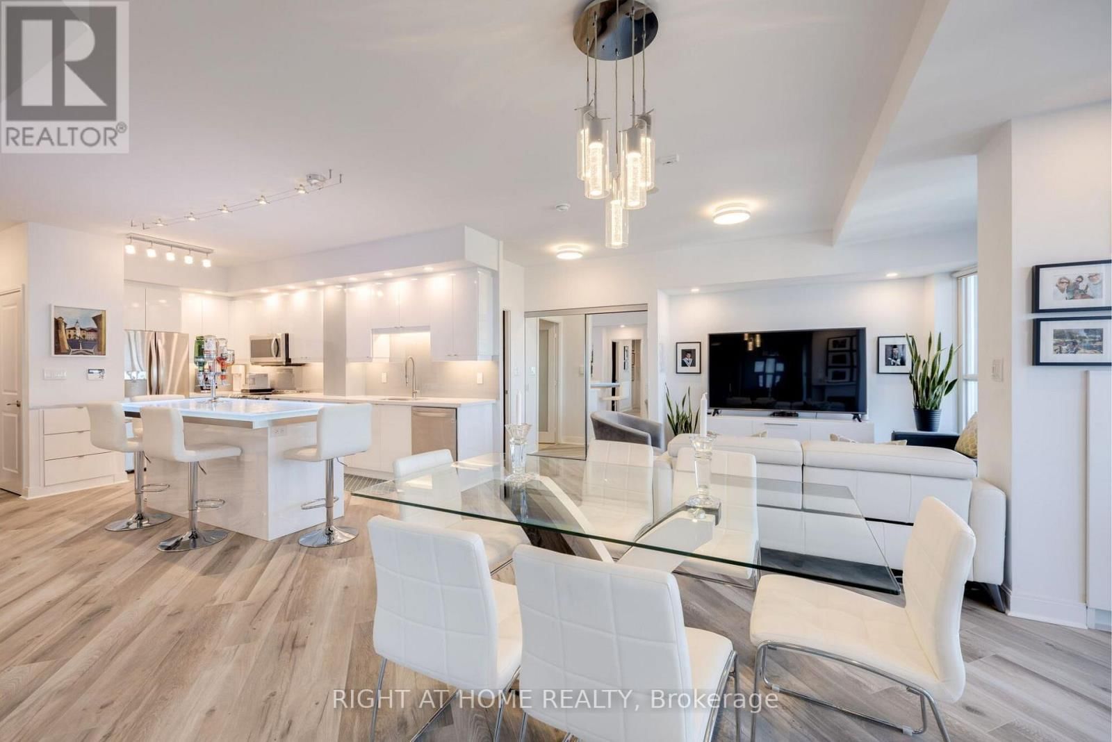 3601 - 60 ABSOLUTE AVENUE Image 12