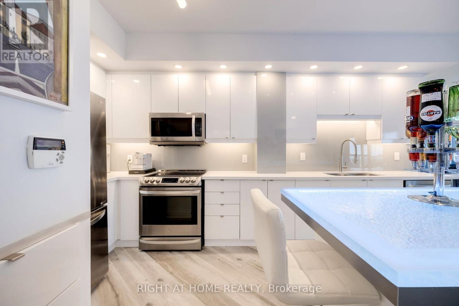 3601 - 60 ABSOLUTE AVENUE Image 3